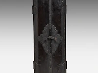 A japanese polychrome lacquered standing figure of sho kannon bosatsu, late meiji, total h 53 cm - fitted in a zushi portable shrine, h 57,5 - 22 x 21 cm - afbeelding 2 van  13