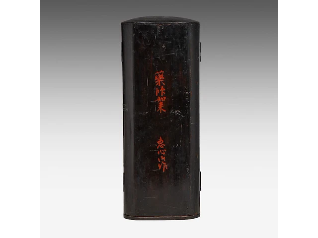A japanese polychrome lacquered standing figure of sho kannon bosatsu, late meiji, total h 53 cm - fitted in a zushi portable shrine, h 57,5 - 22 x 21 cm - afbeelding 4 van  13