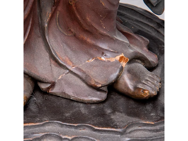 A japanese polychrome lacquered standing figure of sho kannon bosatsu, late meiji, total h 53 cm - fitted in a zushi portable shrine, h 57,5 - 22 x 21 cm - afbeelding 13 van  13