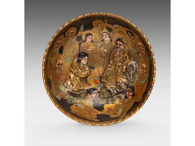 A japanese satsuma ware 'rakan / 500 arhats' bowl, late meiji, h 7,5 - ø 18 cm - afbeelding 2 van  6