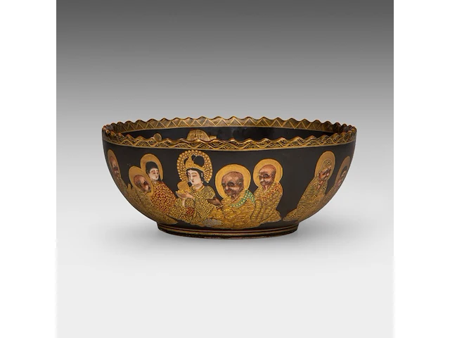 A japanese satsuma ware 'rakan / 500 arhats' bowl, late meiji, h 7,5 - ø 18 cm - afbeelding 4 van  6