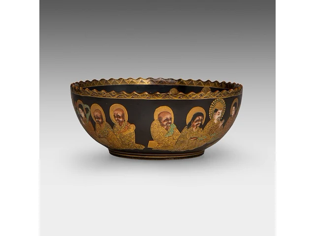 A japanese satsuma ware 'rakan / 500 arhats' bowl, late meiji, h 7,5 - ø 18 cm - afbeelding 5 van  6