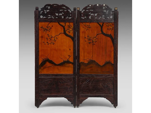 A japanese shibayama lacquered and carved wood two-panel chamber screen, 20thc, 71 x 181 cm (each panel) - afbeelding 2 van  5