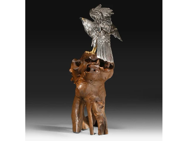 A japanese silvered bronze okimono of an eagle, perched on a burlwood stand, signed gyokko, meiji period, total h 64,8 cm - afbeelding 5 van  12