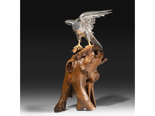 A japanese silvered bronze okimono of an eagle, perched on a burlwood stand, signed gyokko, meiji period, total h 64,8 cm - afbeelding 8 van  12