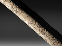 A japanese wakizashi in a bone saya, elaborately sculpted with a battle of samurai, meiji period (1868-1912), total l 78 cm - sword l from habaki - 56 cm - afbeelding 4 van  9