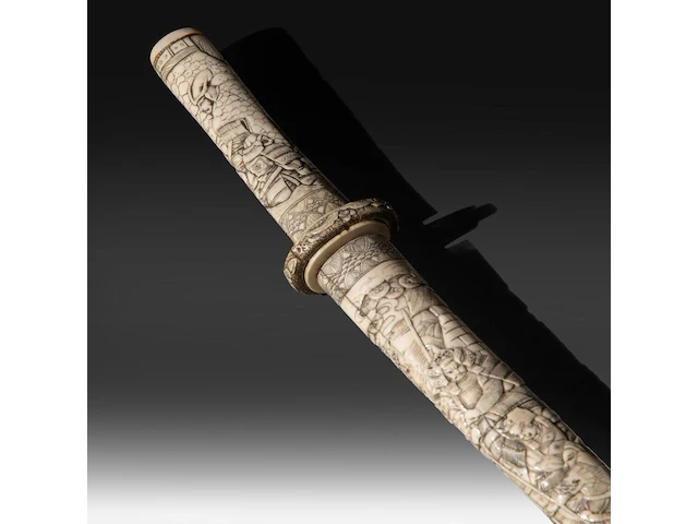 A japanese wakizashi in a bone saya, elaborately sculpted with a battle of samurai, meiji period (1868-1912), total l 78 cm - sword l from habaki - 56 cm - afbeelding 9 van  9
