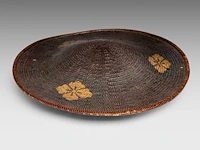 A japanese wicker kasa painted with gold mon symbols, meiji period (1868-1912), ø 38,5 cm - afbeelding 2 van  4