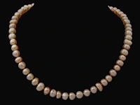 A jka köhle pastel irregular-shaped pearl necklace, 14ct white gold and diamonds, l 81 cm - afbeelding 1 van  3