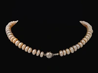 A jka köhle pastel irregular-shaped pearl necklace, 14ct white gold and diamonds, l 81 cm - afbeelding 2 van  3