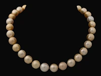 A jka köhle pastel pearl necklace, 14ct gold clasp, l 47 cm - afbeelding 1 van  4