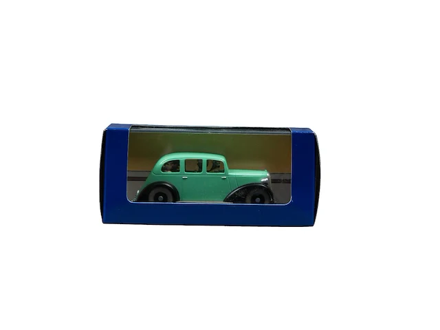 A large and interesting collection of 69 tintin small-scale model cars, edition by moulinscart, 2003-05 - afbeelding 16 van  69