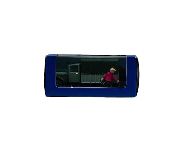 A large and interesting collection of 69 tintin small-scale model cars, edition by moulinscart, 2003-05 - afbeelding 17 van  69