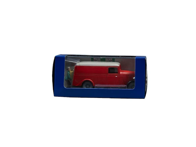 A large and interesting collection of 69 tintin small-scale model cars, edition by moulinscart, 2003-05 - afbeelding 28 van  69
