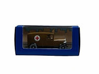 A large and interesting collection of 69 tintin small-scale model cars, edition by moulinscart, 2003-05 - afbeelding 61 van  69