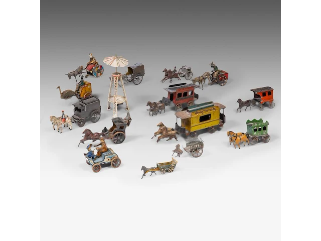 A large and interesting collection of vintage metal chariot toys, interwar period (15 pieces in total) - afbeelding 2 van  9