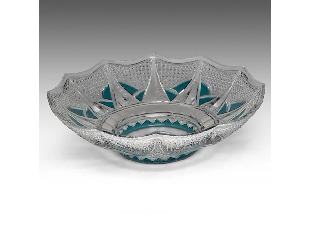 A large blue overlay and cut crystal coupe 15 x 51 cm. (5.91 x 20.07 in.) - afbeelding 2 van  5