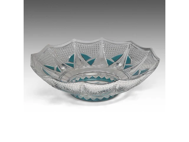 A large blue overlay and cut crystal coupe 15 x 51 cm. (5.91 x 20.07 in.) - afbeelding 4 van  5