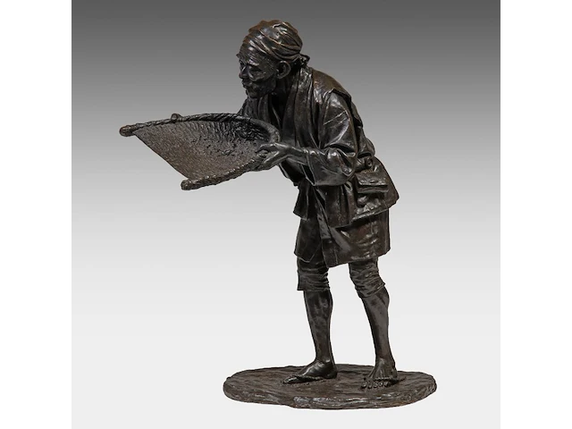 A large bronze japanese okimono of a man sifting grain, signed, meiji period (1868-1912), h 71,5 cm - afbeelding 1 van  8