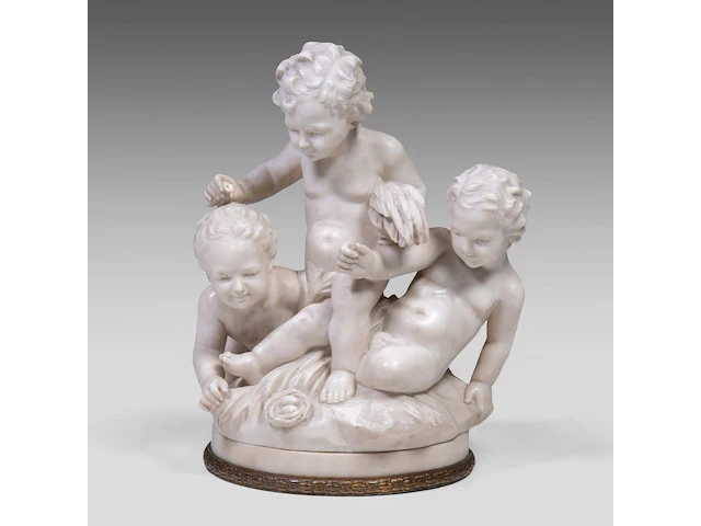 A large carrara marble group of playing putti as an allegory of harvest, 19thc 55 cm. (21.64 in.) - afbeelding 2 van  6