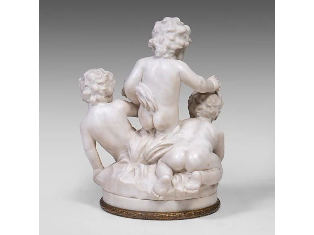 A large carrara marble group of playing putti as an allegory of harvest, 19thc 55 cm. (21.64 in.) - afbeelding 5 van  6