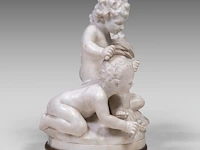 A large carrara marble group of playing putti as an allegory of harvest, 19thc 55 cm. (21.64 in.) - afbeelding 6 van  6