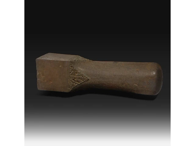 A large carved stone lingam, java, indonesia, 16thc - afbeelding 2 van  7
