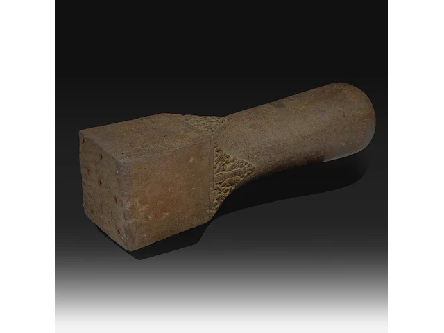 A large carved stone lingam, java, indonesia, 16thc - afbeelding 3 van  7