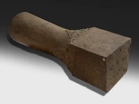A large carved stone lingam, java, indonesia, 16thc - afbeelding 4 van  7