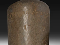 A large carved stone lingam, java, indonesia, 16thc - afbeelding 5 van  7