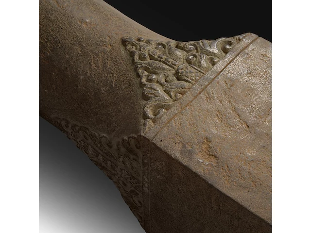 A large carved stone lingam, java, indonesia, 16thc - afbeelding 6 van  7