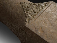 A large carved stone lingam, java, indonesia, 16thc - afbeelding 6 van  7