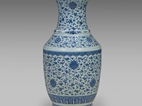 A large chinese blue and white 'scrolling lotus' vase, h 72,5 cm
