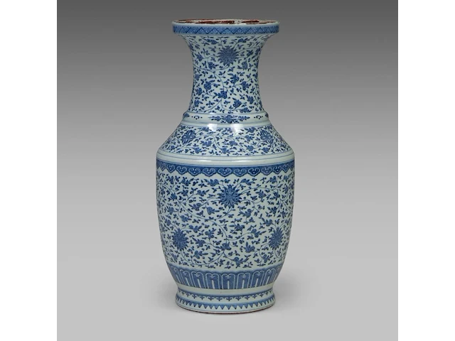 A large chinese blue and white 'scrolling lotus' vase, h 72,5 cm - afbeelding 3 van  6
