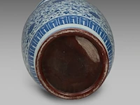 A large chinese blue and white 'scrolling lotus' vase, h 72,5 cm - afbeelding 6 van  6