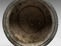 A large chinese 'dragon' tripod bronze censer with an auspicious inscription, paired with lion head handles, qing dynasty, h 32,5 - ø 39 cm - afbeelding 5 van  6