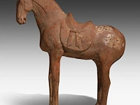 A large chinese pottery figure of a horse, tang dynasty, h 49,3 - l 44 cm (+) - afbeelding 4 van  11