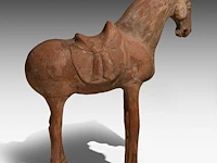 A large chinese pottery figure of a horse, tang dynasty, h 49,3 - l 44 cm (+) - afbeelding 7 van  11