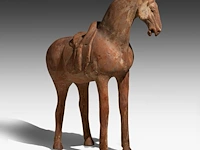 A large chinese pottery figure of a horse, tang dynasty, h 49,3 - l 44 cm (+) - afbeelding 8 van  11