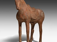A large chinese pottery figure of a horse, tang dynasty, h 49,3 - l 44 cm (+) - afbeelding 10 van  11