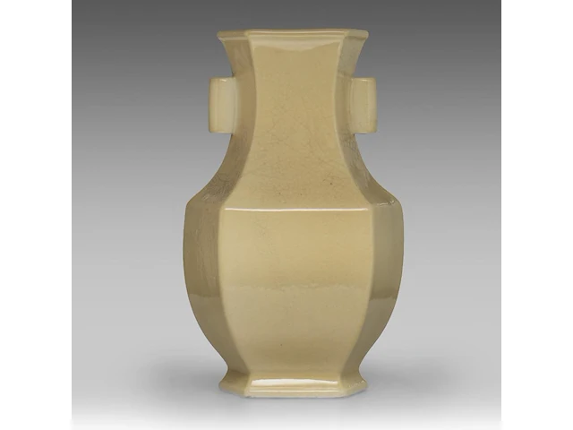 A large chinese yellow crackle-glazed hexagonal hu vase, with a qianlong mark, h 46 cm - afbeelding 1 van  7