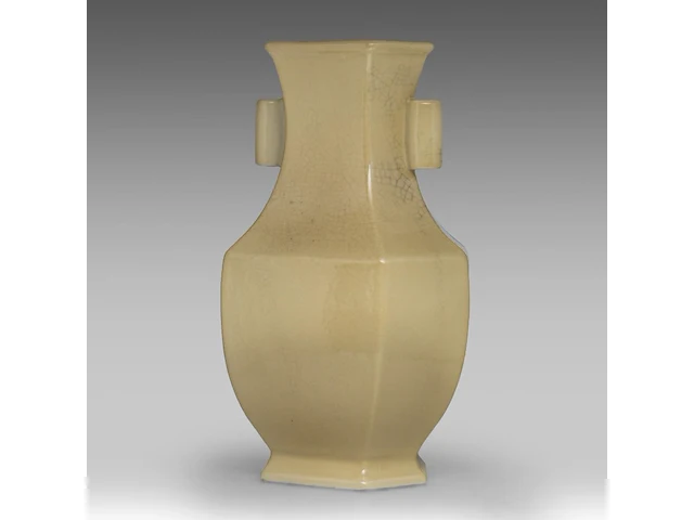 A large chinese yellow crackle-glazed hexagonal hu vase, with a qianlong mark, h 46 cm - afbeelding 2 van  7