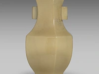 A large chinese yellow crackle-glazed hexagonal hu vase, with a qianlong mark, h 46 cm - afbeelding 2 van  7