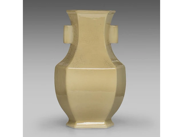 A large chinese yellow crackle-glazed hexagonal hu vase, with a qianlong mark, h 46 cm - afbeelding 4 van  7
