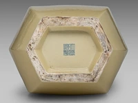 A large chinese yellow crackle-glazed hexagonal hu vase, with a qianlong mark, h 46 cm - afbeelding 7 van  7