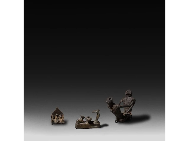 A large collection of bronze traditional indian lingams - afbeelding 6 van  7