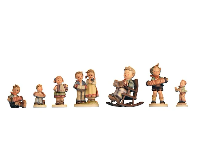 A large collection of ca. 80 hummel figurines - afbeelding 2 van  15