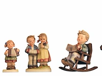 A large collection of ca. 80 hummel figurines - afbeelding 2 van  15