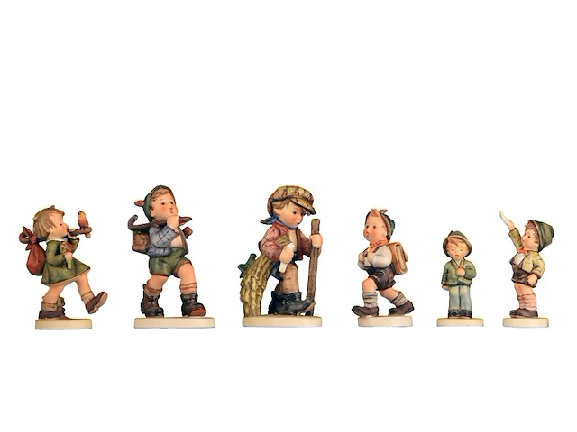 A large collection of ca. 80 hummel figurines - afbeelding 4 van  15