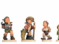 A large collection of ca. 80 hummel figurines - afbeelding 4 van  15